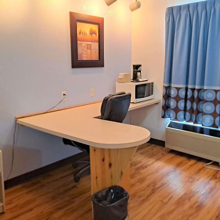 ซูเปอร์ 8 บาย วินด์แฮม ทรี ฮิลล์ แอลเบอร์ตา Hotel Three Hills ภายนอก รูปภาพ