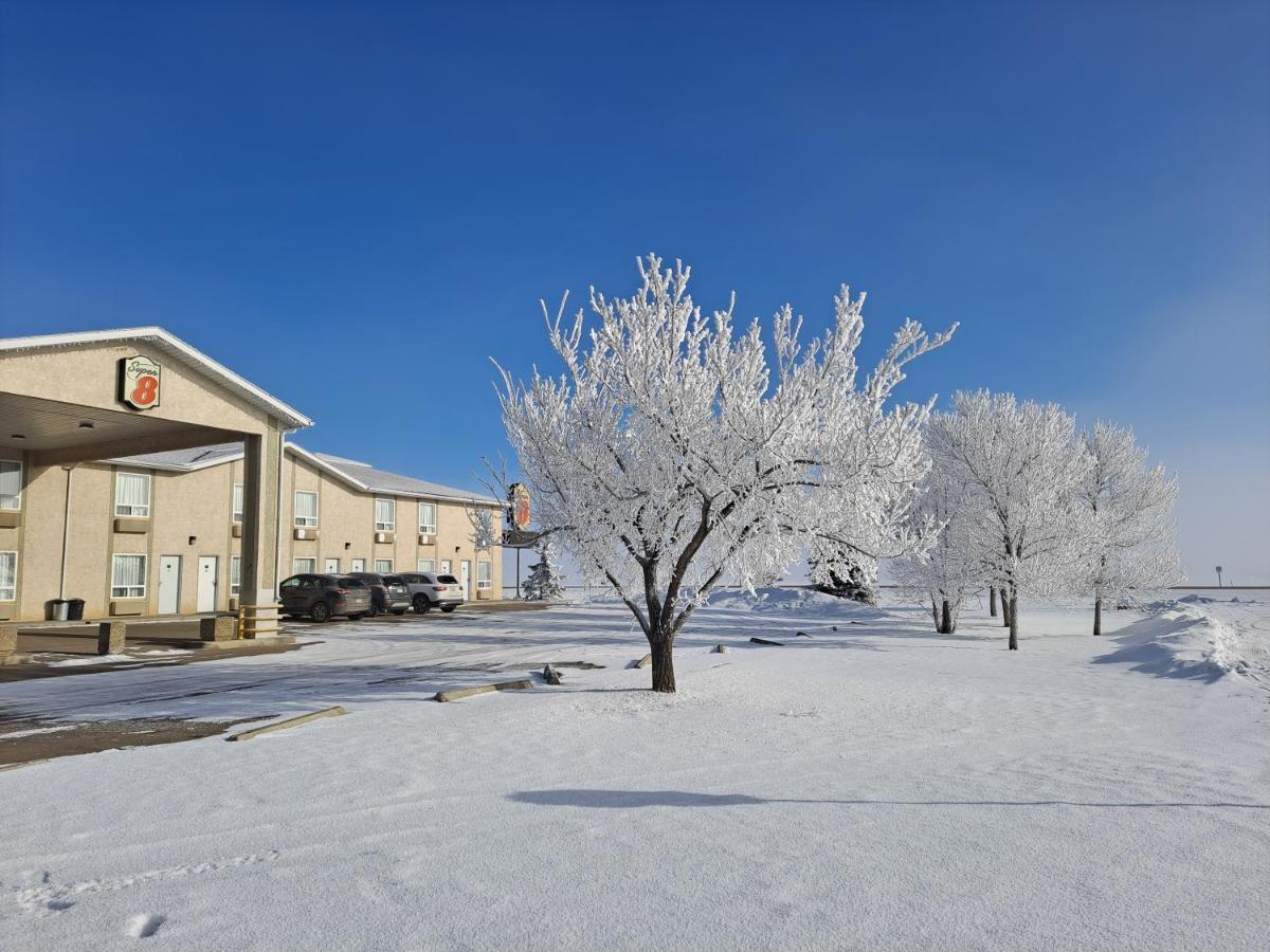 ซูเปอร์ 8 บาย วินด์แฮม ทรี ฮิลล์ แอลเบอร์ตา Hotel Three Hills ภายนอก รูปภาพ