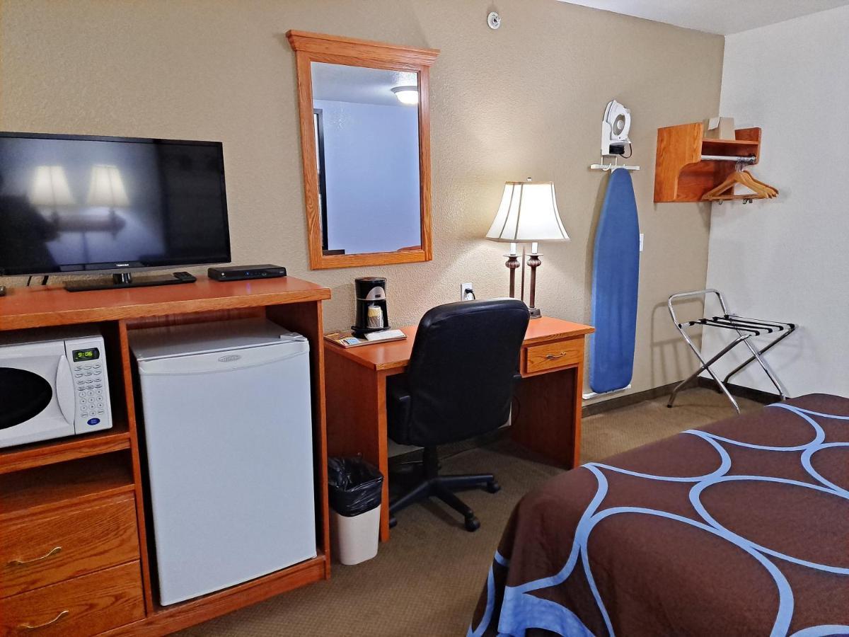 ซูเปอร์ 8 บาย วินด์แฮม ทรี ฮิลล์ แอลเบอร์ตา Hotel Three Hills ภายนอก รูปภาพ