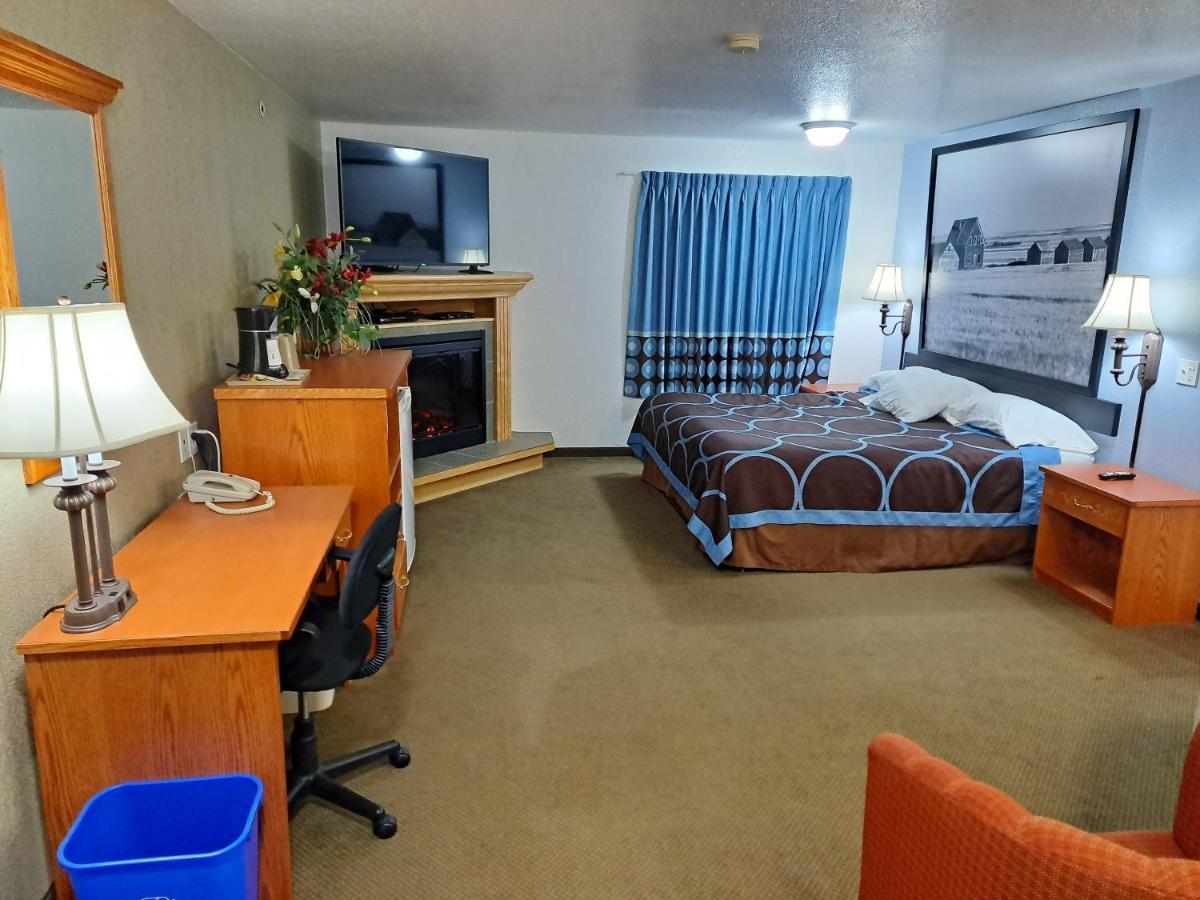 ซูเปอร์ 8 บาย วินด์แฮม ทรี ฮิลล์ แอลเบอร์ตา Hotel Three Hills ภายนอก รูปภาพ