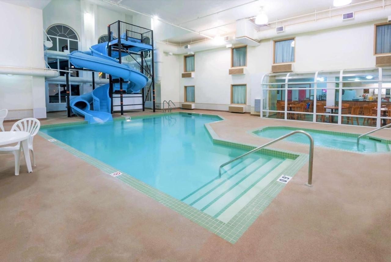 ซูเปอร์ 8 บาย วินด์แฮม ทรี ฮิลล์ แอลเบอร์ตา Hotel Three Hills ภายนอก รูปภาพ